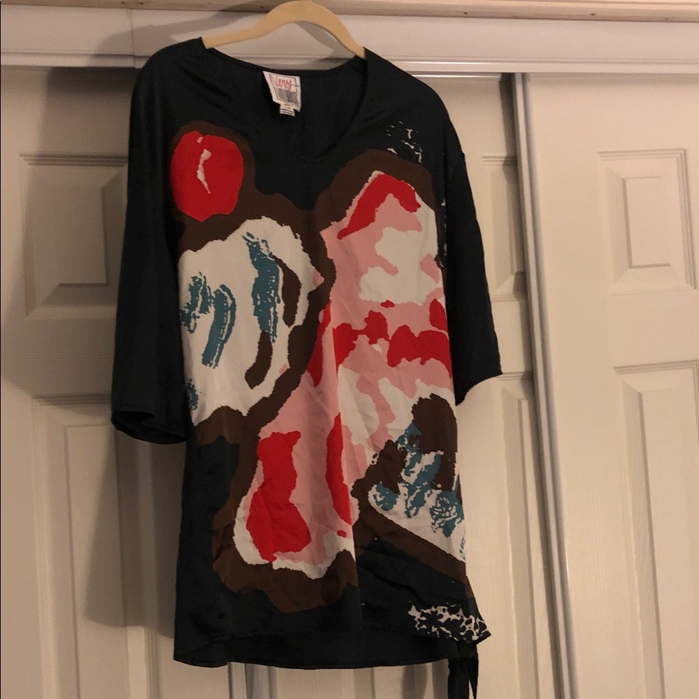 Vintage-Inspired silk ladies Graphic Top with Abstract Print - Black/Red